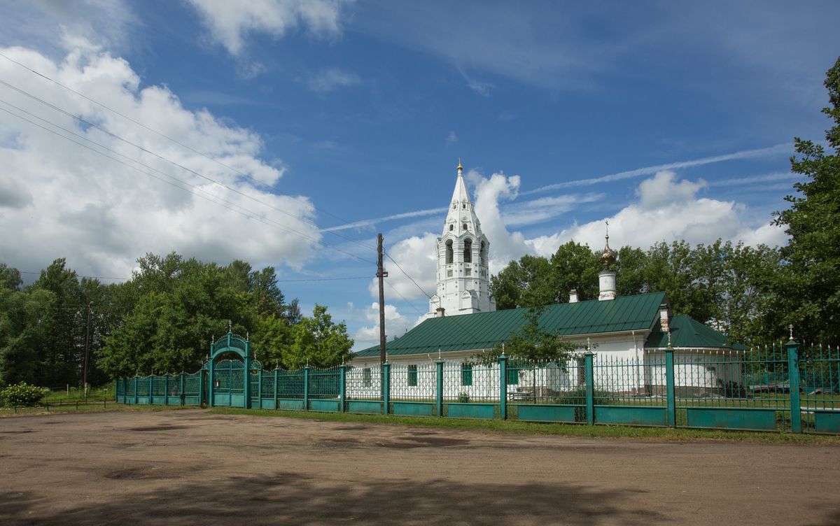 Церковь Покрова Пресвятой Богородицы, Тутаев (Тутаевский район, Ярославская область). общий вид в ландшафте