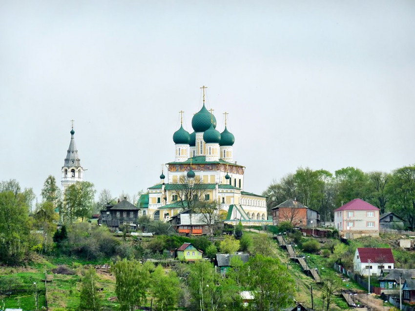 Собор Воскресения Христова, Тутаев (Тутаевский район, Ярославская область). общий вид в ландшафте