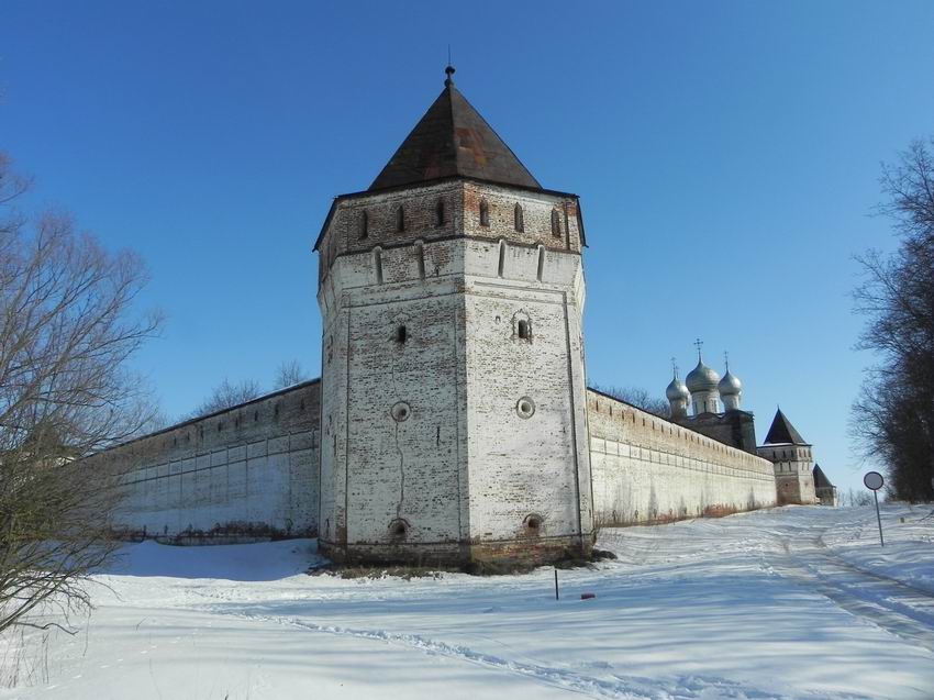 Борисоглебский. Борисоглебский монастырь. архитектурные детали, Юго-западная башня монастыря.
