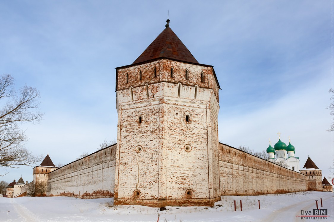 Борисоглебский. Борисоглебский монастырь. архитектурные детали, Вид со стороны Юго-западной башни