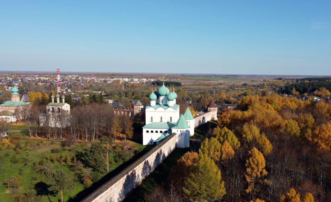 Борисоглебский. Борисоглебский монастырь. общий вид в ландшафте, Восточная стена