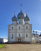 Ростов. Митрополичий двор. Кафедральный собор Успения Пресвятой Богородицы