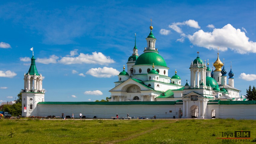 Ростов. Спасо-Яковлевский Димитриевский монастырь. общий вид в ландшафте