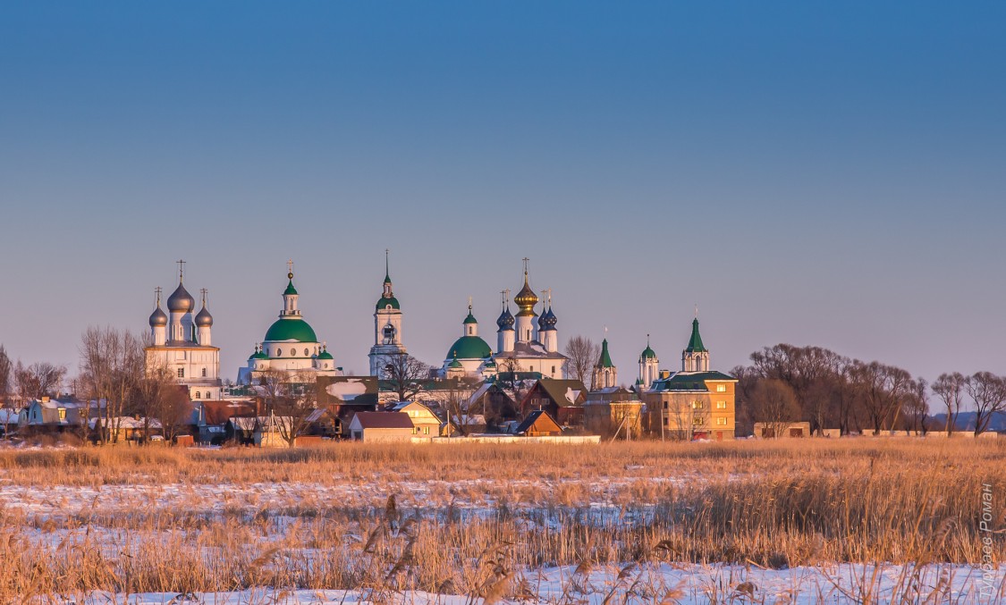 Ростов. Спасо-Яковлевский Димитриевский монастырь. общий вид в ландшафте