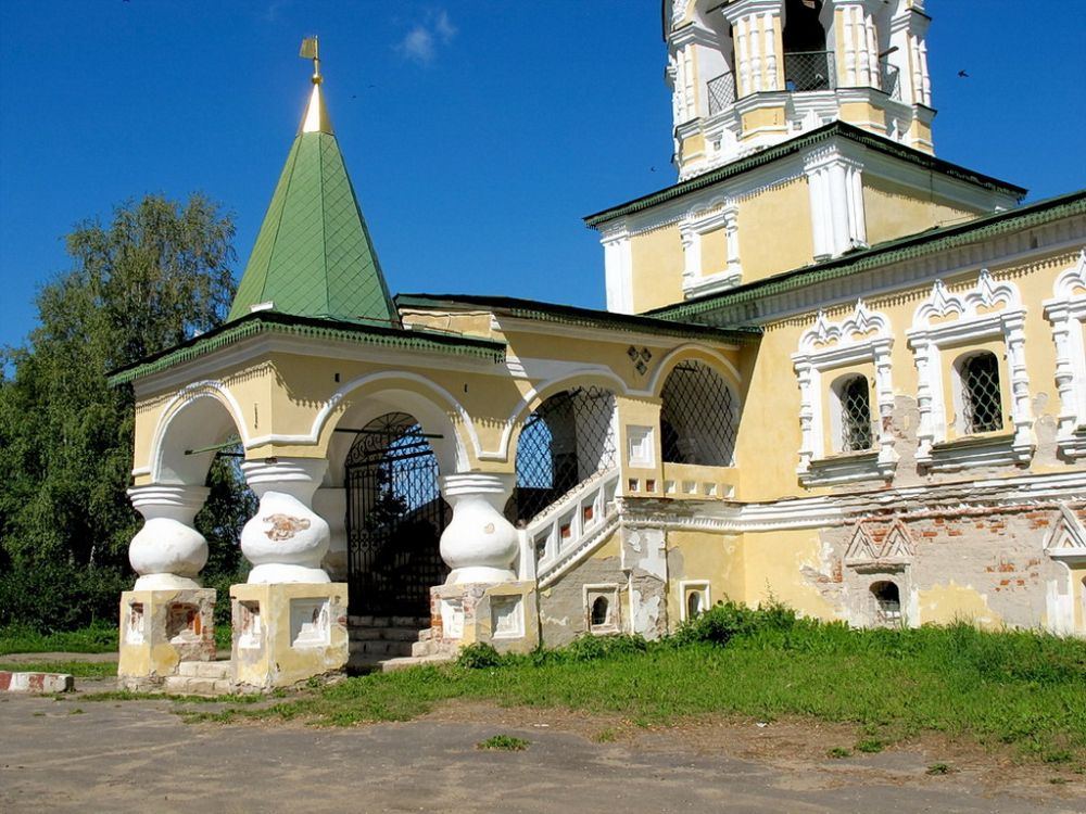 Церковь Рождества Иоанна Предтечи, Углич (Угличский район, Ярославская область). архитектурные детали, Рождества Иоанна Предтечи церковь в Угличе.Паперть храма.