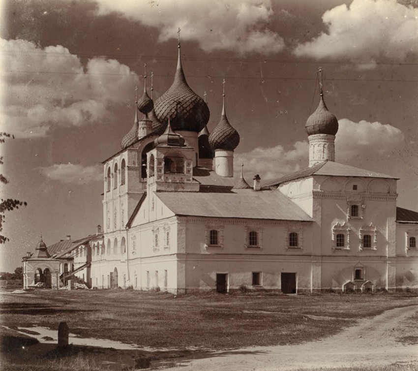 Углич. Воскресенский монастырь. архивная фотография, Церковь Марии Египетской и Воскресенский собор. Фотография С.М. Прокудина-Горского, 1911 год, источник - сайт проекта 