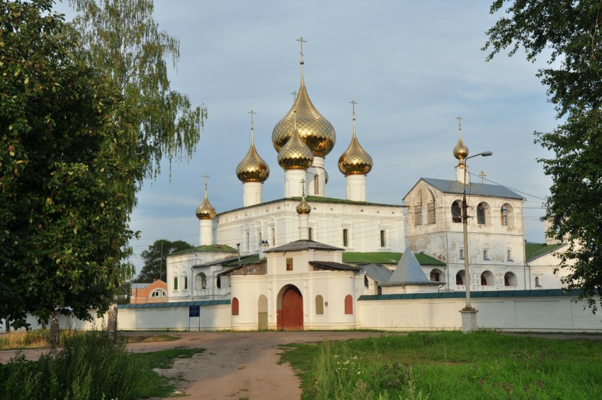 Углич. Воскресенский монастырь. фасады