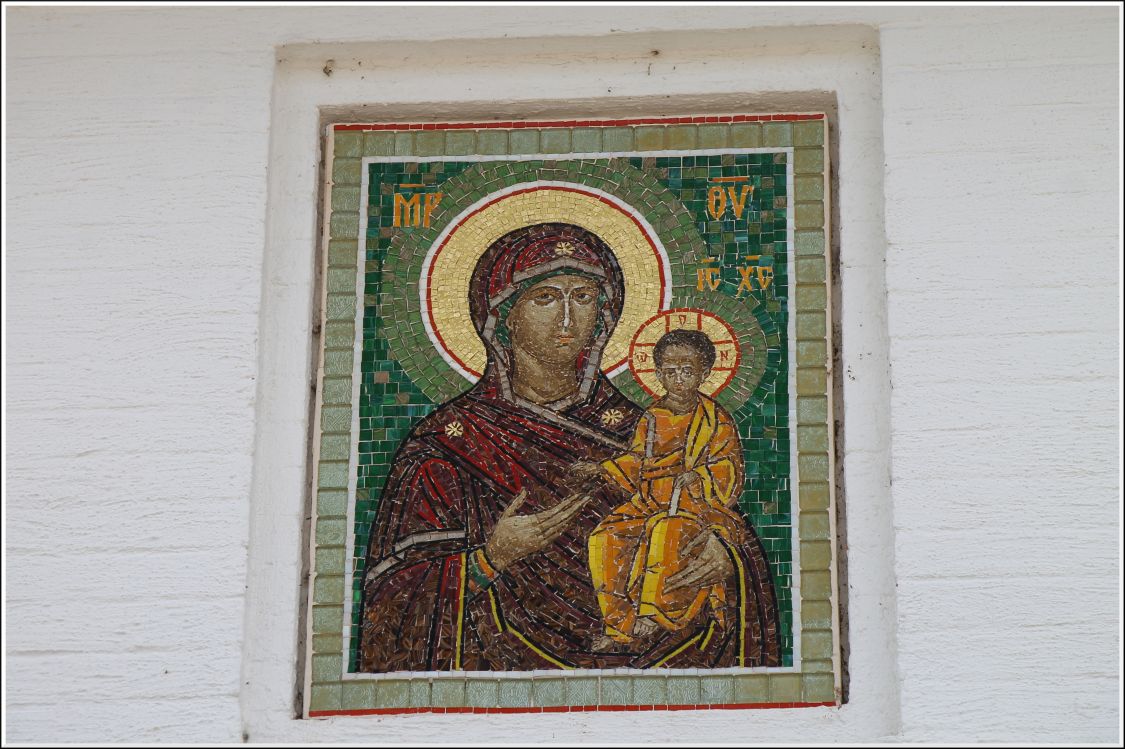 Воскресенский монастырь, Углич (Угличский район, Ярославская область). дополнительная информация, Мозайка над Святыми Вратами