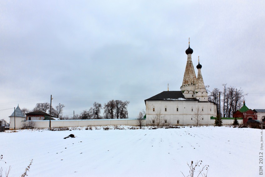 Углич. Алексеевский женский монастырь. общий вид в ландшафте