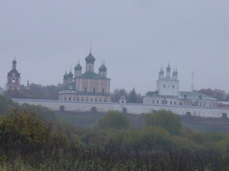 Переславль-Залесский. Горицкий Успенский монастырь. общий вид в ландшафте