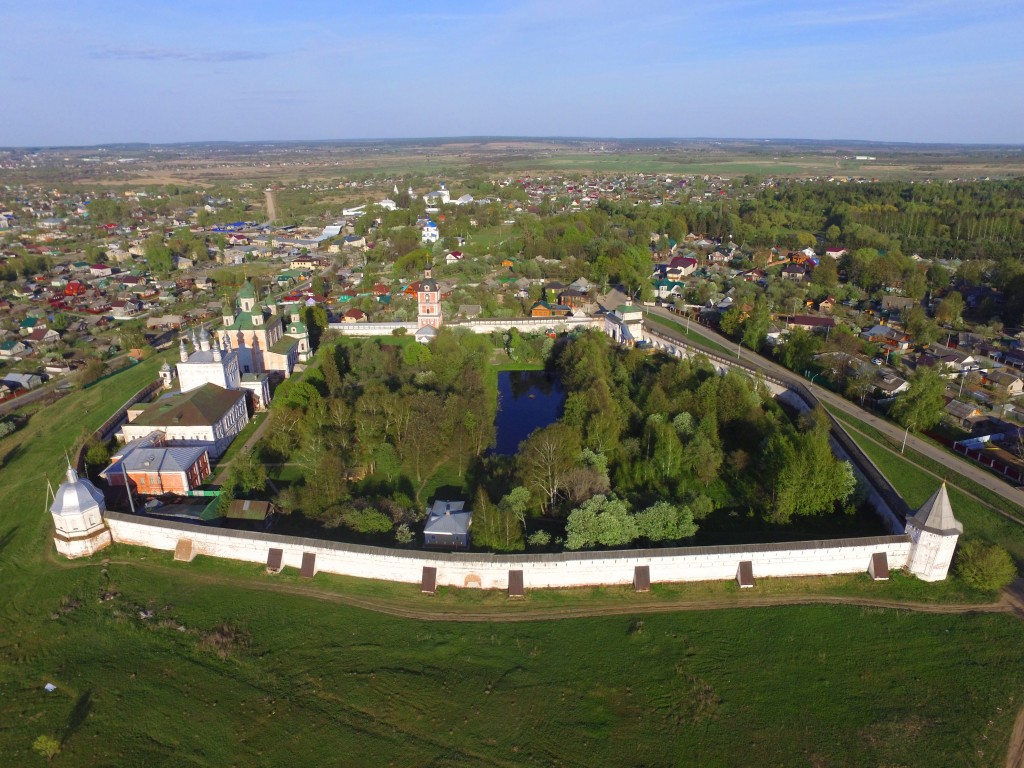 Горицкий Успенский монастырь, Переславль-Залесский (Переславский район и г. Переславль-Залесский, Ярославская область). общий вид в ландшафте, Вид с запада, фото с квадрокоптера
