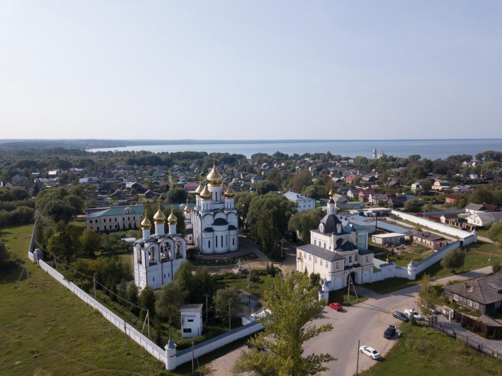 Переславль-Залесский. Никольский женский монастырь. общий вид в ландшафте