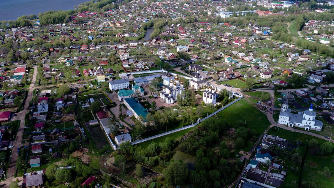 Переславль-Залесский. Никольский женский монастырь. общий вид в ландшафте