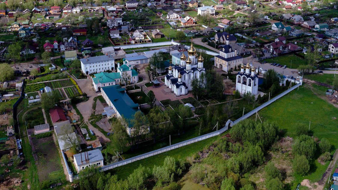Переславль-Залесский. Никольский женский монастырь. общий вид в ландшафте