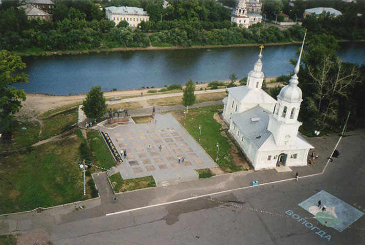 Вологда. Церковь Александра Невского, что на Извести. общий вид в ландшафте