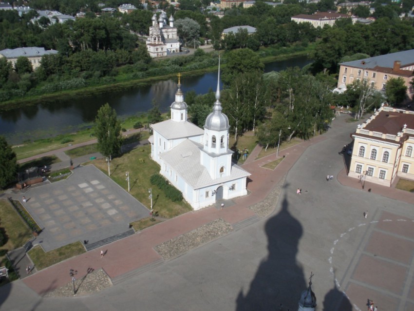 Церковь Александра Невского, что на Извести, Вологда (Вологда, город, Вологодская область). общий вид в ландшафте, Вид с колокольни Софийского собора