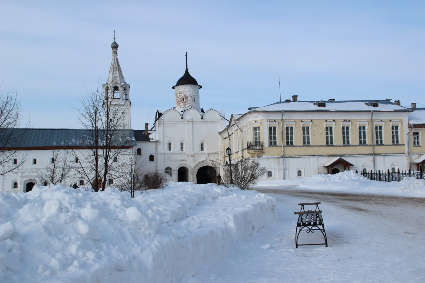 Вологодская область, Вологда, город, Прилуки. Спасо-Прилуцкий мужской монастырь. фасады, Слева-направо: 
