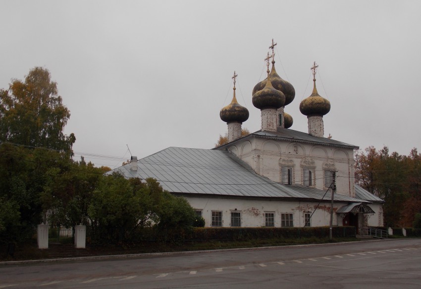 Устюжна. Собор Рождества Пресвятой Богородицы. фасады, Общий вид с юго-запада (с Соборной площади от р. Ворожа)