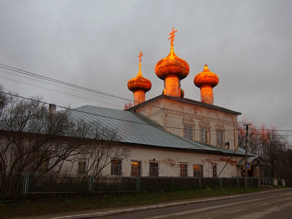 Собор Рождества Пресвятой Богородицы, Устюжна (Устюженский район, Вологодская область). фасады, Закатная подсветка