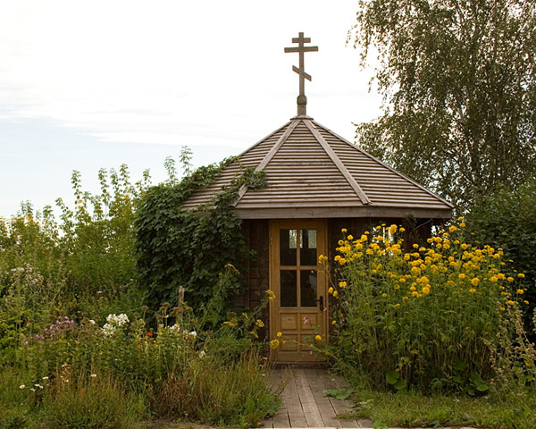 Церковь Рождества Христова, Череповец (Череповец, город, Вологодская область). дополнительная информация, Часовня  в юго-восточной части участка