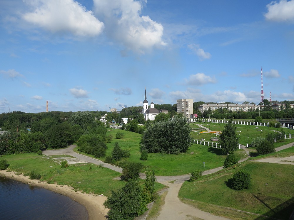 Церковь Рождества Христова, Череповец (Череповец, город, Вологодская область). дополнительная информация, Вид на церковь Рождества Христова с Октябрьского моста через реку Шексну.