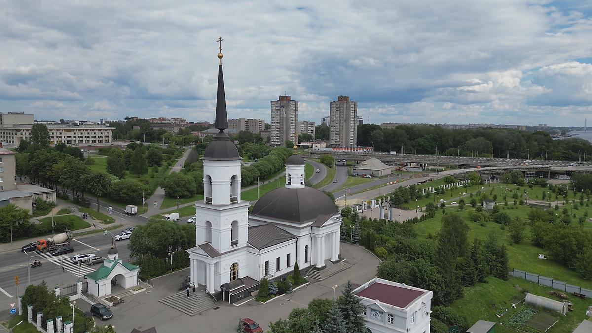общий вид в ландшафте. Церковь Рождества Христова, Череповец (Череповец, город, Вологодская область)