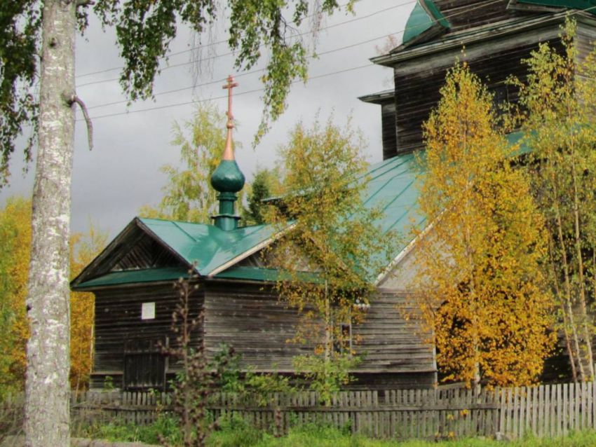 Нелазское. Церковь Успения Пресвятой Богородицы. фасады, вид с юго-запада, крыльцо