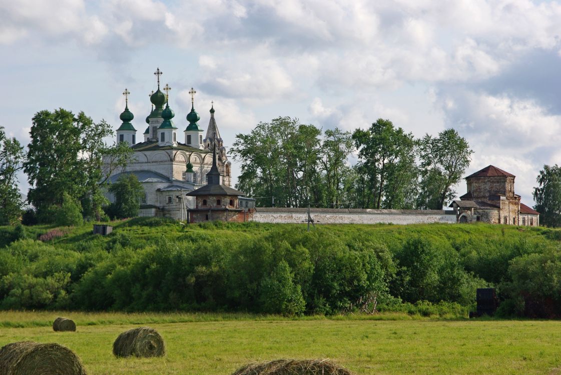 Вологодская область, Великоустюгский район, Морозовица. Троице-Гледенский монастырь, фотография. общий вид в ландшафте