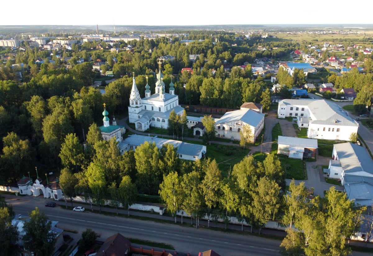 Великий Устюг. Михаило-Архангельский монастырь. фасады