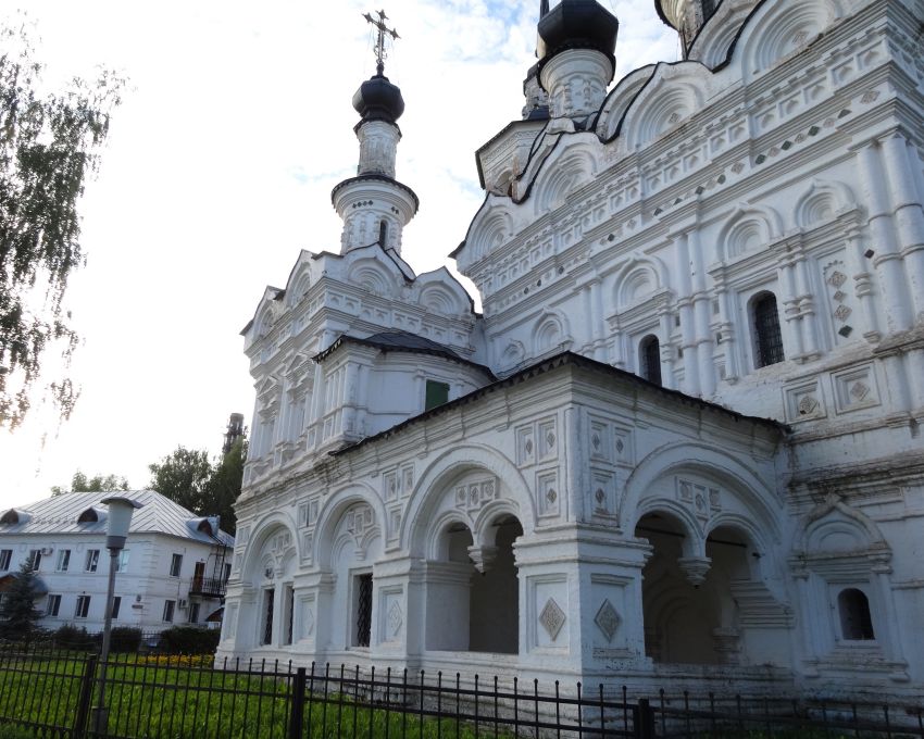 Церковь Вознесения Господня, Великий Устюг (Великоустюгский район, Вологодская область). архитектурные детали, придел Всех святых над арочной галереей