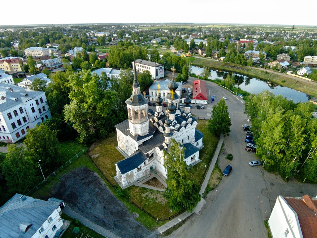 Великий Устюг. Церковь Вознесения Господня. общий вид в ландшафте