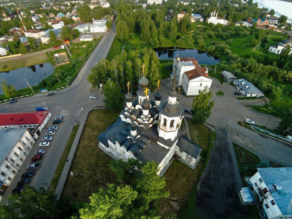 Великий Устюг. Церковь Вознесения Господня. общий вид в ландшафте