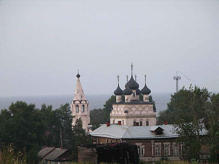 Белозерск. Церковь Спаса Всемилостивого. общий вид в ландшафте