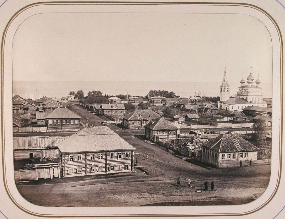 Церковь Спаса Всемилостивого, Белозерск (Белозерский район, Вологодская область). архивная фотография, Церковь Спаса Всемилостивого, вид с вала древнего укрепления на город, на втором плане - строения ведомства путей сообщения и Белое озеро.