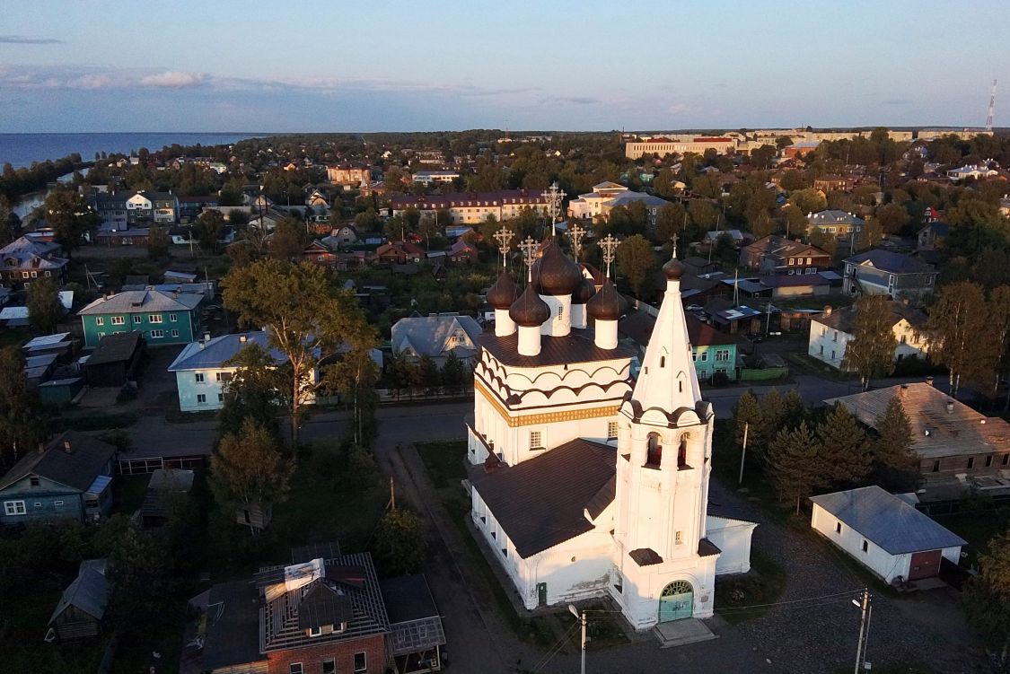 Белозерск. Церковь Спаса Всемилостивого. общий вид в ландшафте