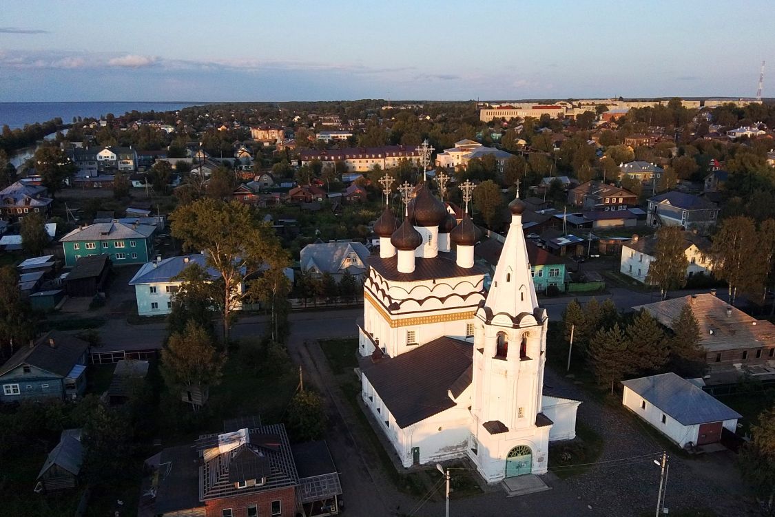 Церковь Спаса Всемилостивого, Белозерск (Белозерский район, Вологодская область). общий вид в ландшафте