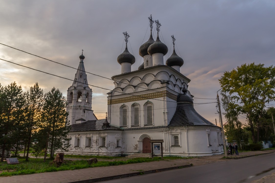 Белозерск. Церковь Спаса Всемилостивого. фасады, Вид с юга