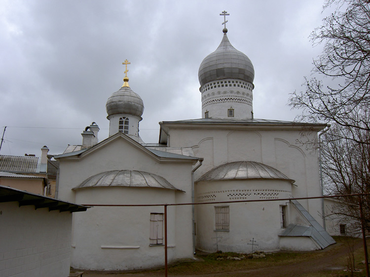 Псков. Церковь Варлаама Хутынского на Званице. фасады