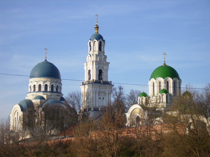 Льва Толстого, село. Тихонова пустынь. фасады, Вид на соборы с юго-востока