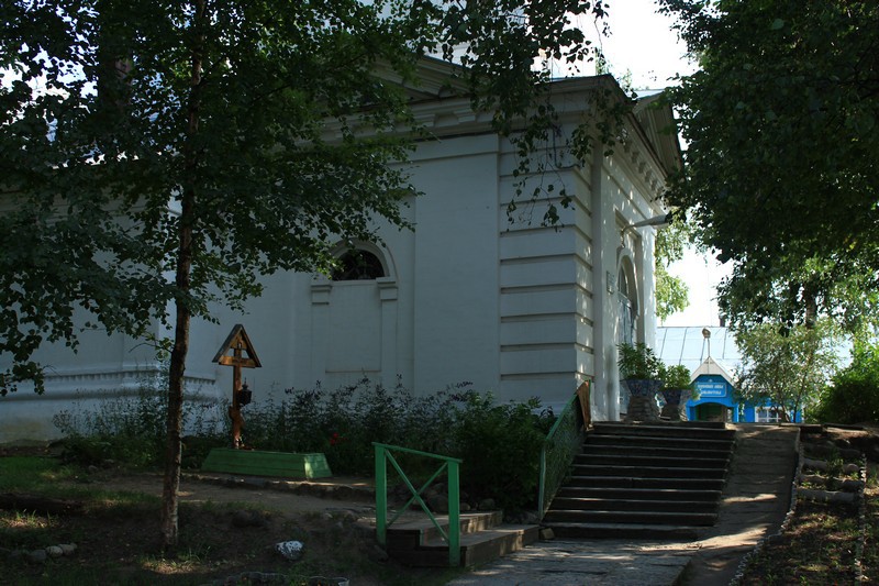 Церковь Богоявления Господня, Белозерск (Белозерский район, Вологодская область). архитектурные детали, Притвор и трапезная церкви, вид с улицы Ленина