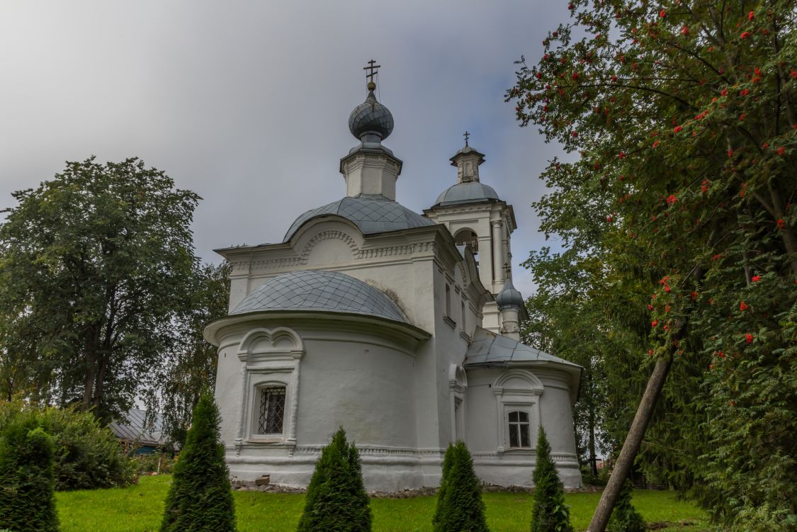 Белозерск. Церковь Богоявления Господня. фасады, Вид с востока