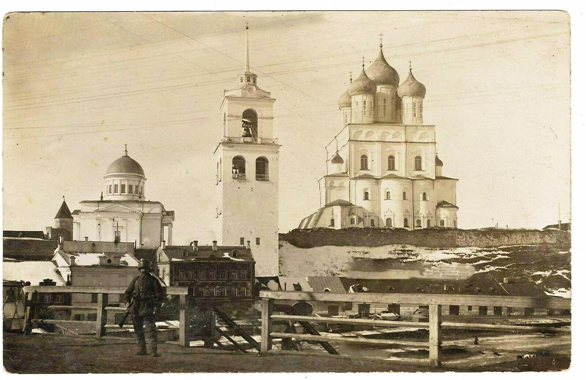 Почтовая фотооткрытка 1918 г., архивная фотография. Кафедральный собор Троицы Живоначальной, Псков (Псков, город, Псковская область)