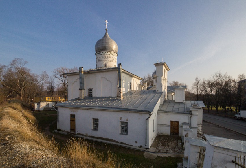 Псков. Церковь Варлаама Хутынского на Званице. фасады