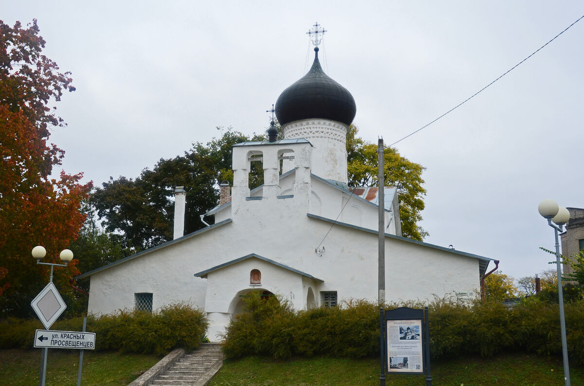 Церковь Иоакима и Анны на Полонище, Псков (Псков, город, Псковская область). общий вид в ландшафте