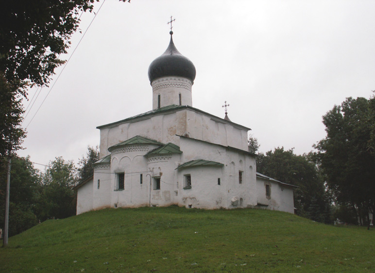 Церковь Василия Великого на Горке, Псков (Псков, город, Псковская область). общий вид в ландшафте