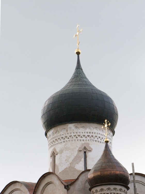 Псков. Церковь Василия Великого на Горке. архитектурные детали, купола