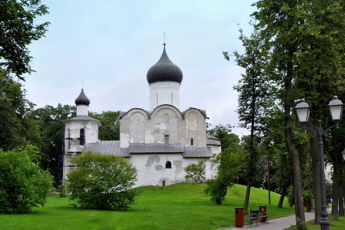 Псков. Церковь Василия Великого на Горке. фасады