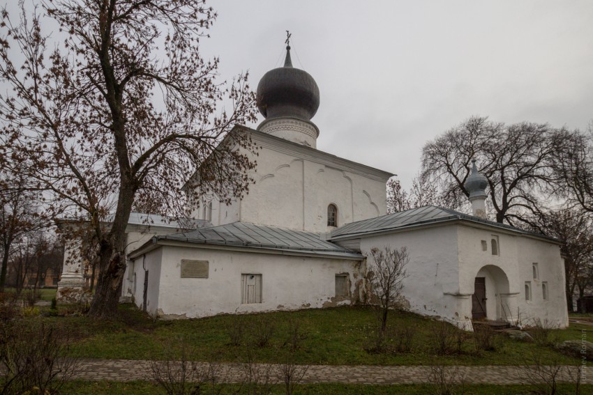 Псков. Церковь Успения Пресвятой Богородицы с Пароменья. фасады