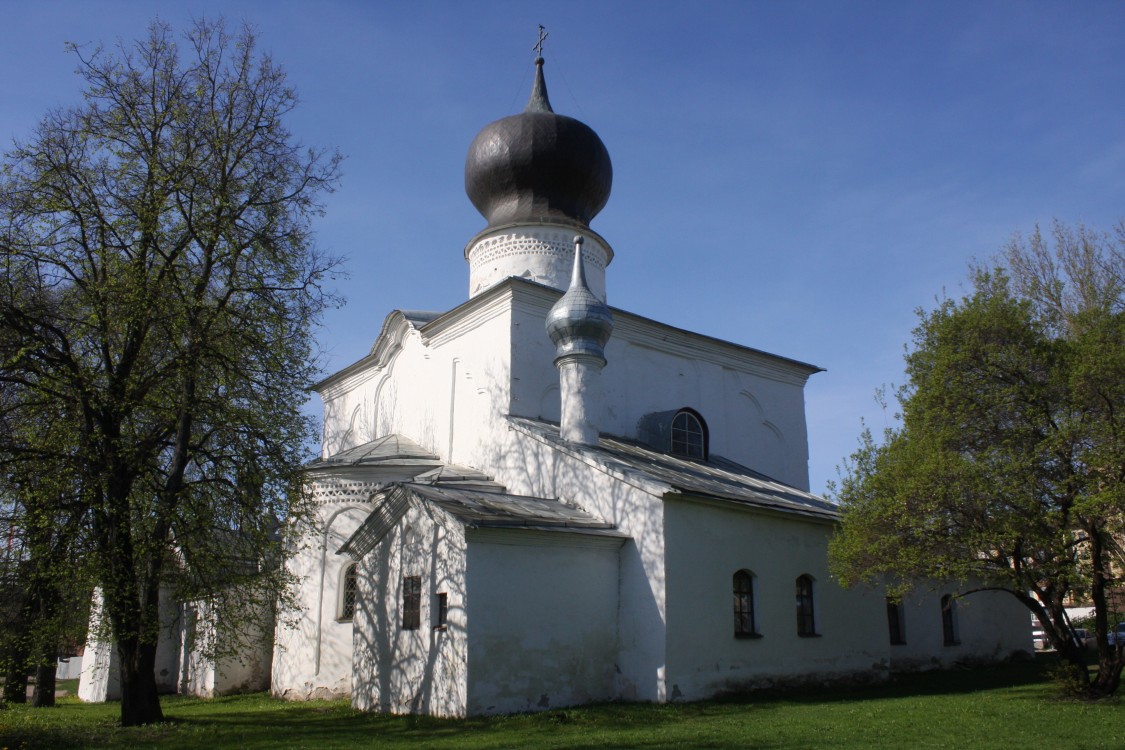 Псков. Церковь Успения Пресвятой Богородицы с Пароменья. фасады