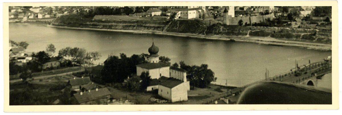 Церковь Успения Пресвятой Богородицы с Пароменья, Псков (Псков, город, Псковская область). архивная фотография, Уникальный ракурс 1941 г. с аукциона e-bay.de
